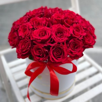 /24-red-roses-box_314115.png