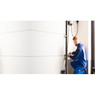 /broomfieldgaragedoorrepair_us_domain_hero_image_369085.png