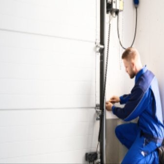/cranstongaragedoorrepair_us_domain_hero_image_resized_369310.jpg