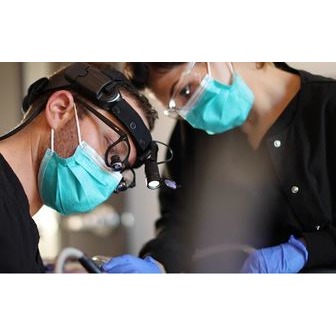 /dentist_338684.jpg